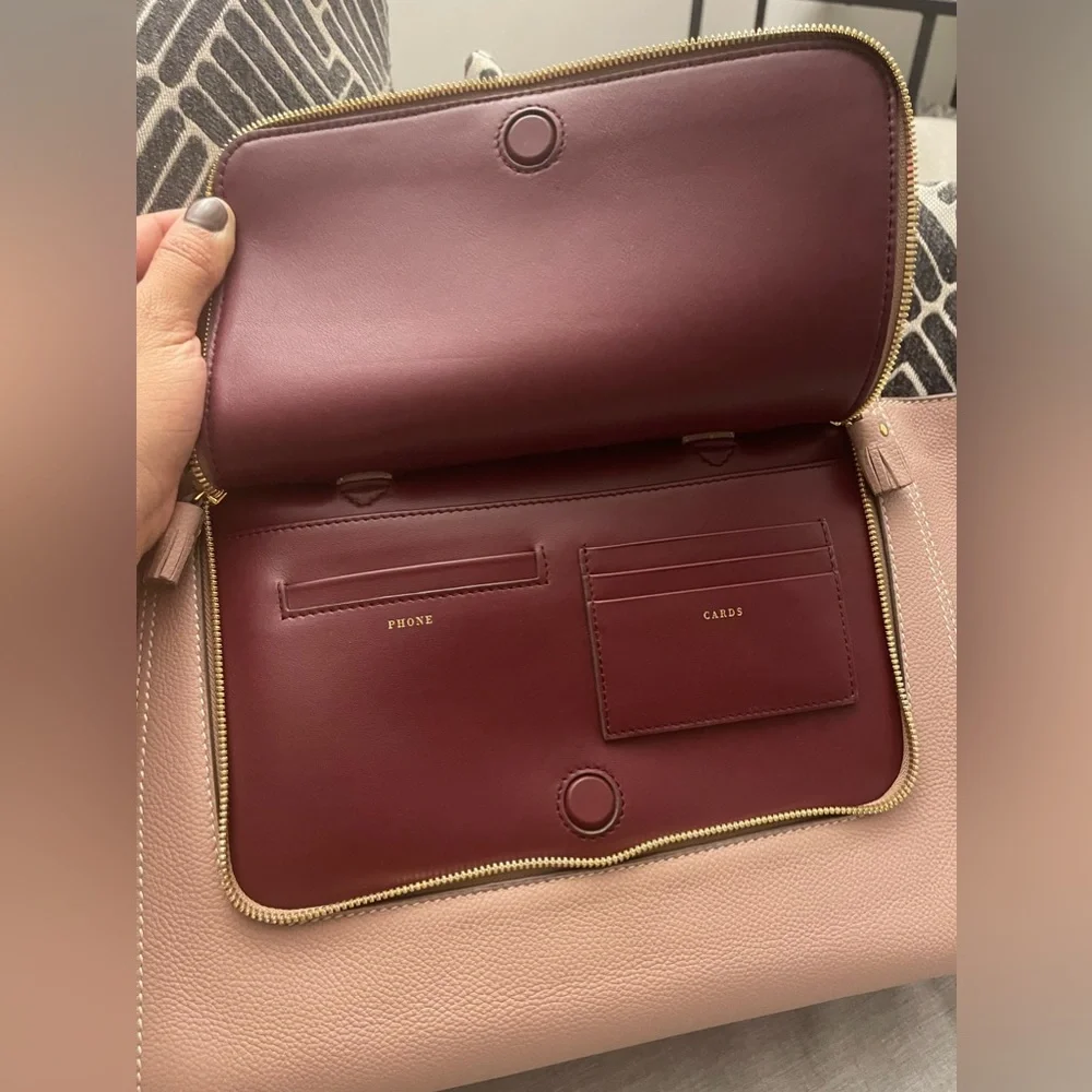 𝐀𝐧𝐲𝐚 𝐇𝐢𝐧𝐝𝐦𝐚𝐫𝐜𝐡 𝐏𝐮𝐫𝐬𝐞 - Picture 5 of 13